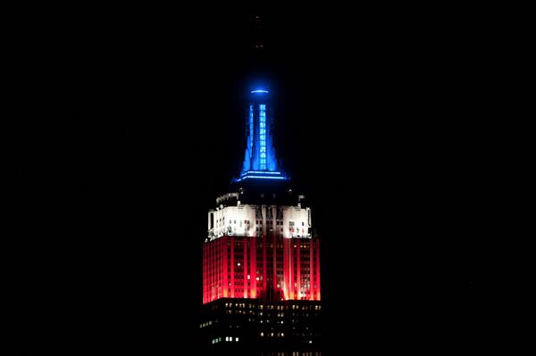 EmpireStateBldg's tweet photo. Happy #LaborDay weekend! Tonight through Monday, we salute the American workforce w/ red, white &amp; blue lights. #NYC http://t.co/Juj1UGSEMp