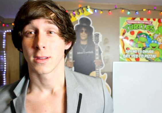 RyanAbe's tweet photo. Trying to be Harry http://t.co/AwfxxJAZ70