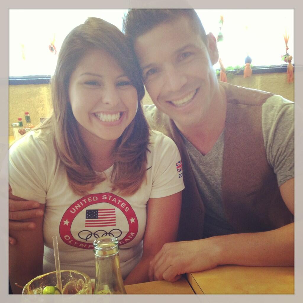 BS8a4EyCAAA0Vv3.jpg:large