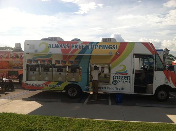 GozenYogurt's tweet photo. Another Gozen and @foodtrkinvasion night at Royal Palm Beach Commons! Come get some new marshmallow vanilla #goGozen http://t.co/6XM1Kd6W8U