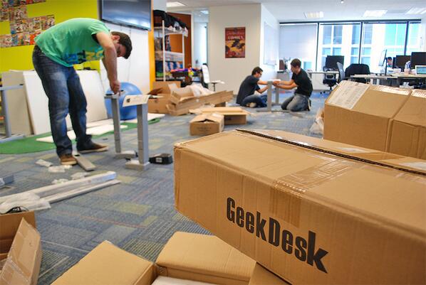 thousandeyes's tweet photo. Standing up @geekdesk at ThousandEyes HQ! http://t.co/QpWW871nRb