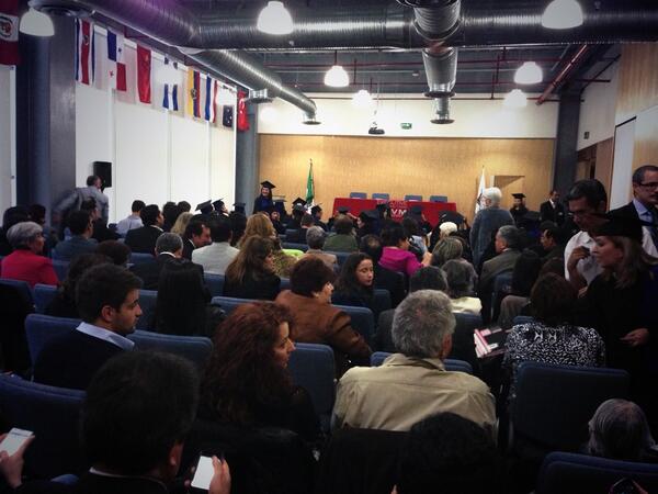 Agradecemos a todos los invitados por estar este día con los graduados, compartiendo este momento de éxito.