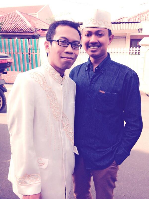 90coret's tweet photo. tebak penganten... :D http://t.co/noZdMYhCGE