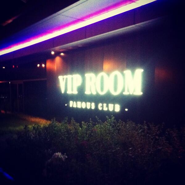 F122B's tweet photo. Jus wanna say VIP rooms #dubai is the sickest clubs in the world BOOM @VIPROOMDUBAI http://t.co/sJlSV3kPSr