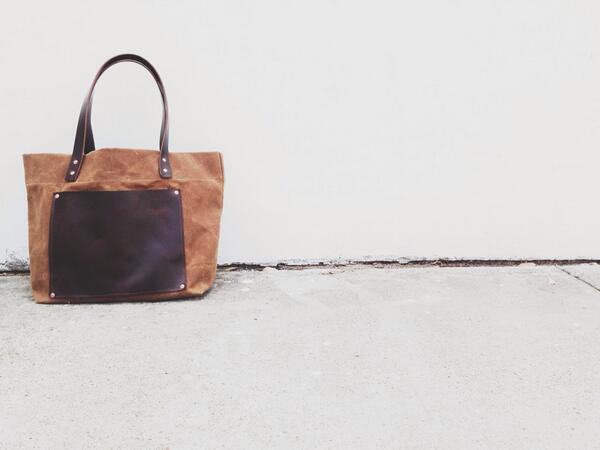 TSWeaverCo's tweet photo. @TSWeaverCo: Leather and waxed canvas bag with Field Notes and Stanley Flask pocket. #horween #leather http://t.co/5YvnylYT4z