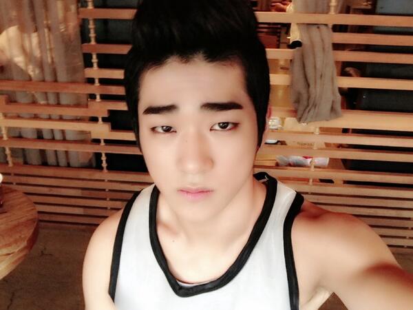 100percent_MY's tweet photo. 130819 Sanghoon Twitter Update [TRANS] "6. unpleasant face" RT"@OHP_SH: 6. unpleasant 상훈 -.- http://t.co/ZaPN13BkFG"