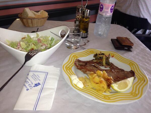 galifusss's tweet photo. Da gusto venir a currar comidita saludable y un bañito en la playa y para casa !!!! Chic@s estudiar !!!! http://t.co/YCPKoQU5CY