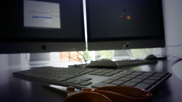 VeeLogi's tweet image. Täs mä vaa töis #omena #macvspc #getmad