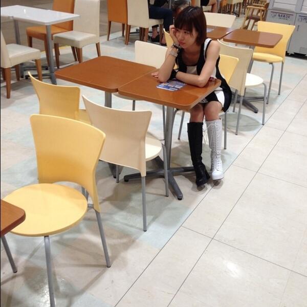 MorningMusumeMg's tweet photo. 【新潟／生田】
握手会まだかな？？
 #morningmusume http://t.co/h8FwiabD4m