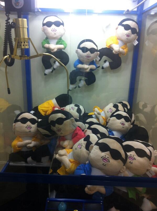 MaskettaBraden's tweet image. Spent $2 on this and didn't win anything. Psy, more like... sigh