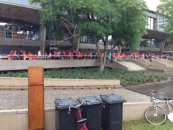 morrisjim's tweet image. Schuilen voor de regen... #intro040