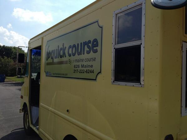 KristenAguirre's tweet image. Ohhhh snap! Look what stopped by @KHQA for lunch! #starving #fishtacos #QuickCourse