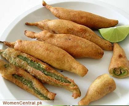 AnamkhN's tweet photo. Bharwa mirchi ka pakora is a spicy delicious treat for those who enjoy the hot green chilies.Get Recipe http://t.co/nTcA3ifVp8