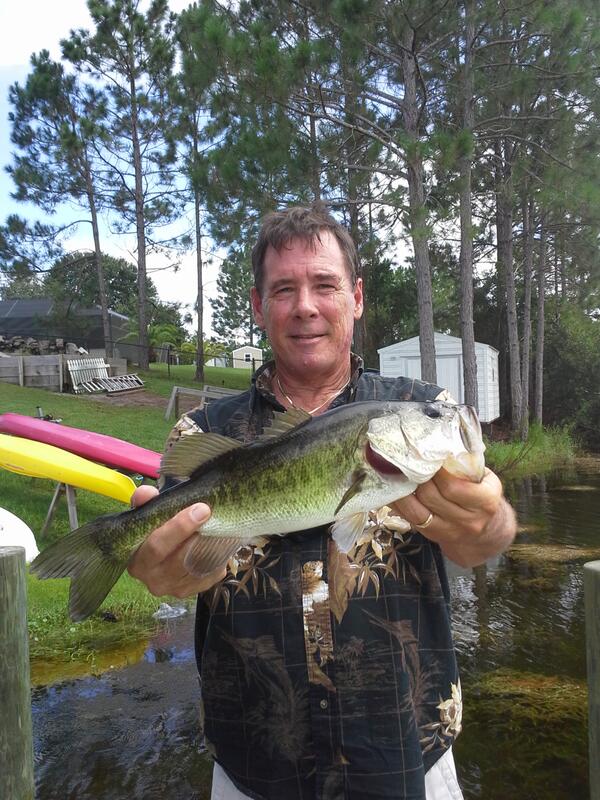 RiverRatAdv's tweet photo. We caught over 10 nice bass fishing on a private lake Sunday with 4 weighing 5 pounds or more. http://t.co/Yy0oOaWd2Y