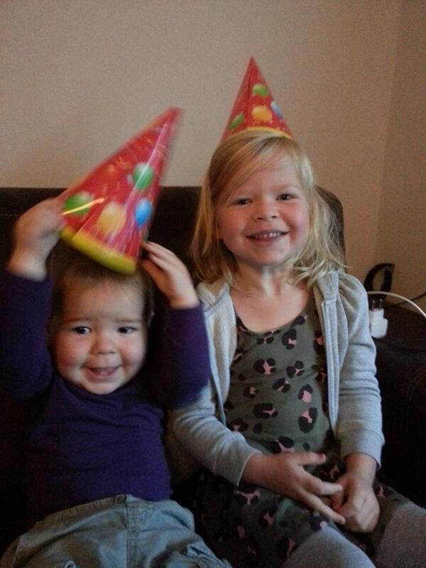 femmiee1's tweet photo. Lief neefje en nichtje! ❤ http://t.co/Bu5999bcvj