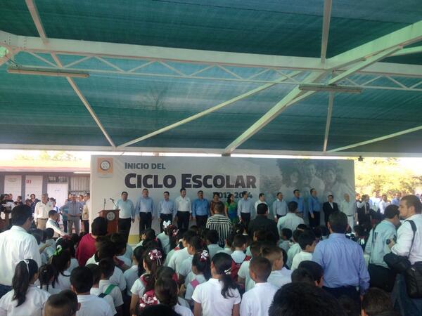 JesusAlopezz's tweet photo. @guillermopadres encabeza el inicio del ciclo 2013-2014 en primaria “Enrique C. Rabsamen” #BuenGobiernoSonora  http://t.co/ZQv56ofoEJ"