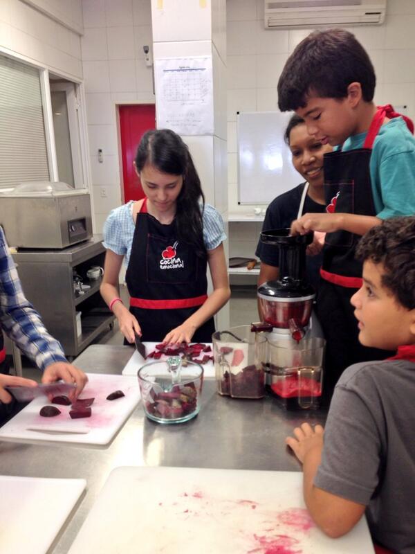 rojasluisd's tweet photo. Así va nuestro curso con niños en @cocinaemocional Que maravilla http://t.co/FDyScS8YcJ