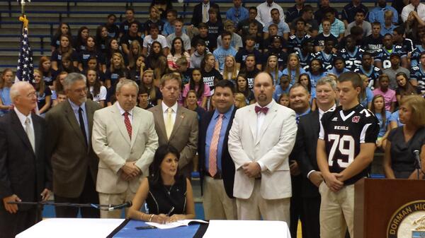 GamecocksOnline's tweet photo. Assoc AD/Sports Medicine John Kasik (3rd from L) represented #UofSC at Student-Athletes Concussion bill signing: http://t.co/ORLpxucUkq