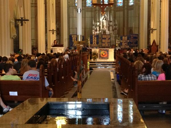 BluejayLife's tweet image. St John's Church is overflowing for the Call to Community @Creighton #NewJays13 #Jesuitmission