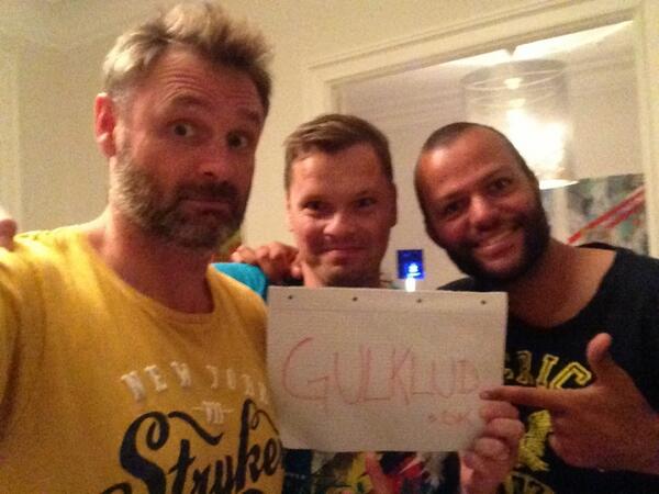 Rua_NEW's tweet photo. @larsmathiasen, @robinlykke og @nflming er stolte over at præsentere gulklud.dk #nfl #gulklud http://t.co/MAojuG8xxx