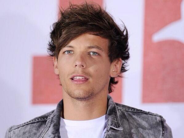 tomlinxide's tweet photo. look at his eyes then his jacket i just http://t.co/wvQ8Trudy6