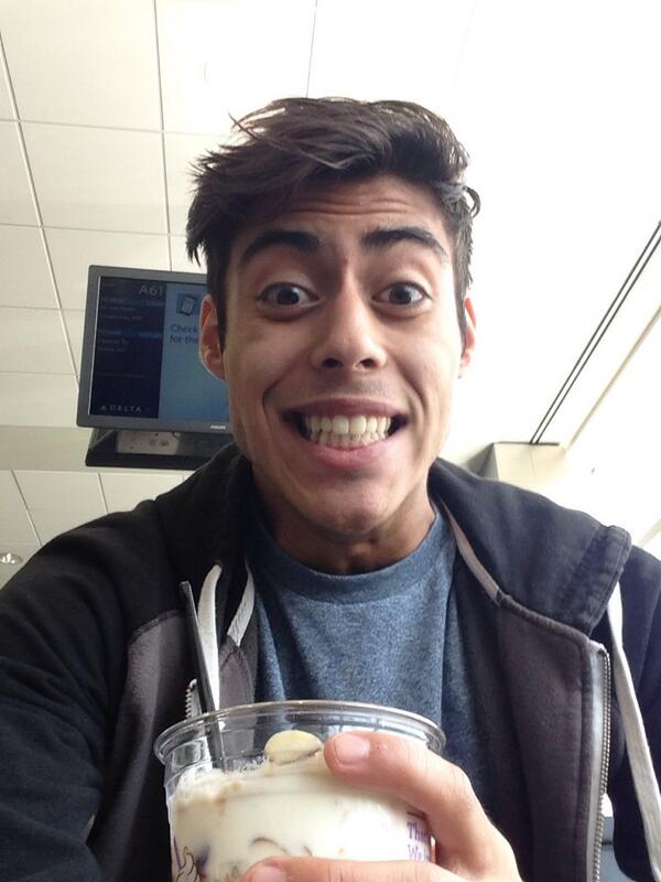 _Erito_'s tweet image. Just stopped in Detroit, and might I add that this yogurt is delishhh! 
#OneMoreStop!