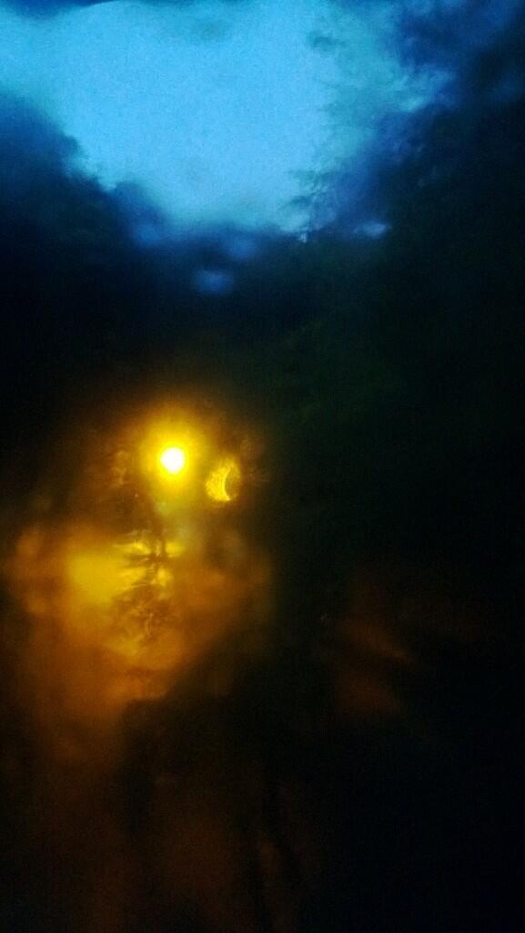 kavyat10's tweet photo. 5am. Sleepy, rainy and eerie. Listening to Ellie Goulding <3 #SeeMore #D08 http://t.co/kqRFNyBD4O