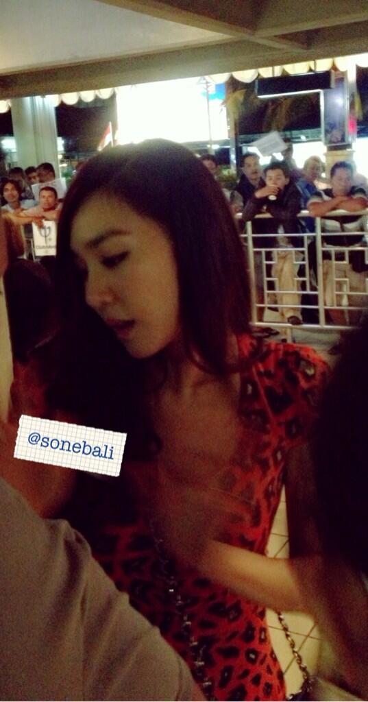 [PIC][19-08-2013]Tiffany khởi hành đi Bali - Indonesia để chụp hình cho tạp chí vào chiều nay BSDM6F6CYAEFnEl