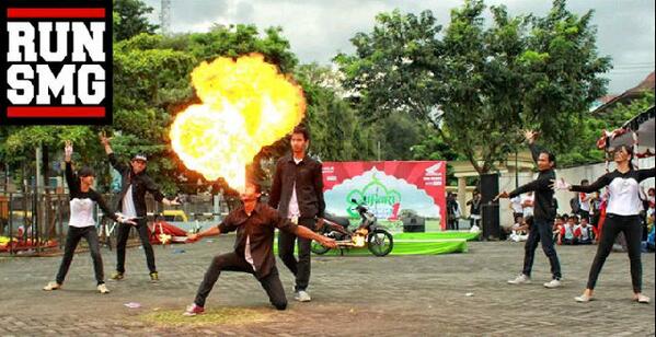 RUNsemarang's tweet photo. @FreakOfBassSMG feat. PT.KAI (penari terdiri dari Kaleb Aan Ivhan) :D http://t.co/772ABhB8Ne