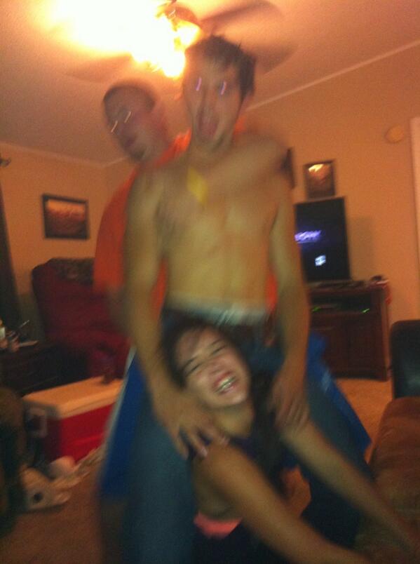 kayladeshea's tweet photo. @MaceykEvans @HunterWoley @codyacavanaugh #TweetAPictureYouCantExplain http://t.co/mBjc0gIanU
