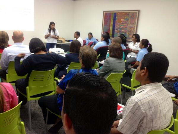 Ya en HSBC con la #CharlaReciclaje junto a los amigos de @Recimetal :)