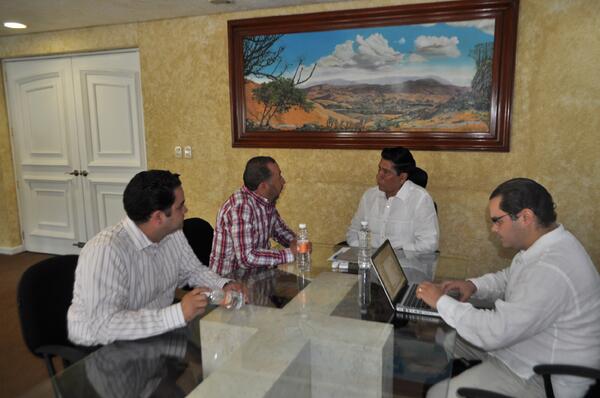 DelegGroSAGA's tweet photo. Visita al alcalde municipal de Chilpancingo de los Bravo: Mario Moreno Arcos @VHCelayaCelaya http://t.co/fQFEehnPsG