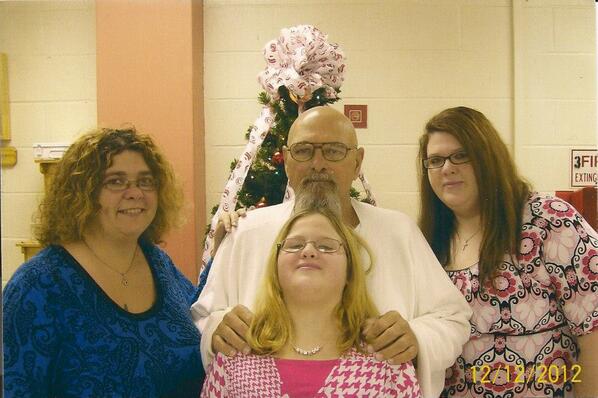 asuits's tweet photo. Mama, Uncle Bobby, Liz and Me!! R.I.P. Uncle Bobby! I Love and Miss You!! @nsykes05 http://t.co/NnypcpX4TP