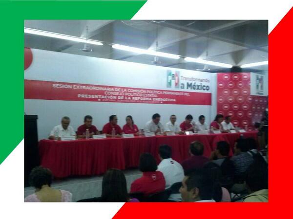 SiguiendoPriIM's tweet photo. CONSEJO POLÍTICO ESTATAL, PRESENTACIÓN DE LA REFORMA ENERGÉTICA @CESARPOOT @AgapitoMaganaS @PFlota http://t.co/QbwORxsSYy