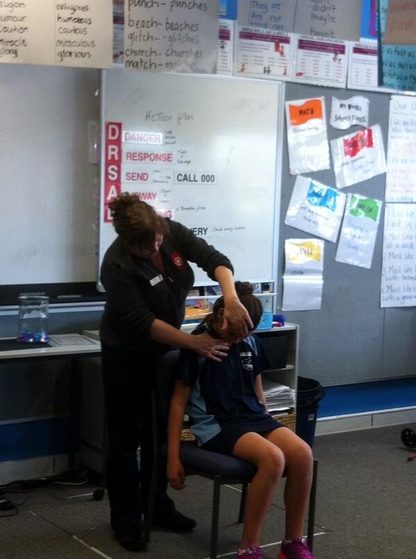 leesah27's tweet photo. @qbps @AileenJJones First Aid in M4 http://t.co/iHgO5U9i23