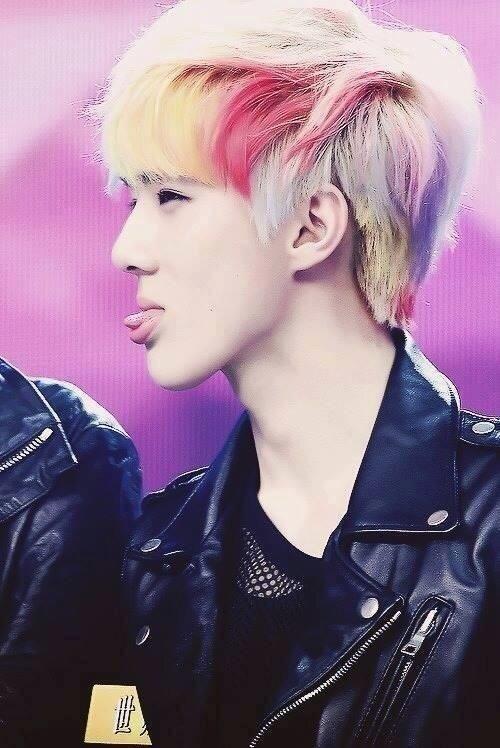 deeryehet69's tweet photo. Gonna pull your tongue if you're not going to --- nahhh I'll kiss you instead OTL What am I saying? #500DaysWithEXO http://t.co/DvAjwmXn1Q