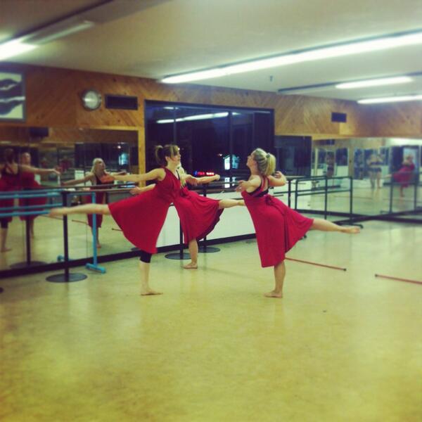 tharmuth's tweet photo. Pretty dancers #yyjfringe http://t.co/J1pdpvBzx4