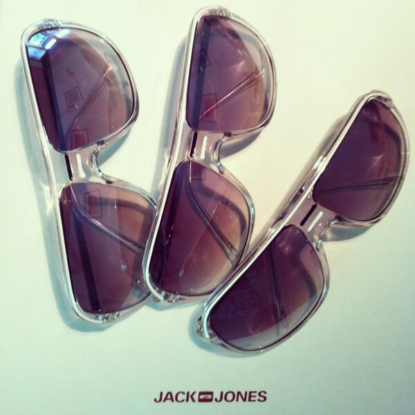 Yaz bitmeden #jackjones #güneşgözlüğü kazanmak isteyenler?Bu tweeti RETWEET et akşam gözlüğünü kargo'ya verelim!