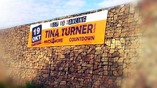 KeepOnDancingE's tweet photo. #retweet als je het spandoek hebt gespot! #keepondancingE #back4more #countdown_live #tinaturner 19 oktober 2013 http://t.co/T16Z8ZkowN