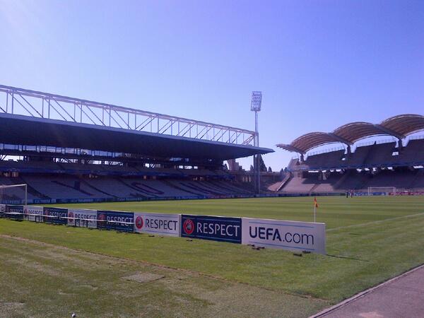 RealSociedad's tweet photo. Ya falta menos para el partidazo de esta noche en el Estadio de Gerland! Aupa Real! #RealaEuropara http://t.co/gYG7eIjpDs