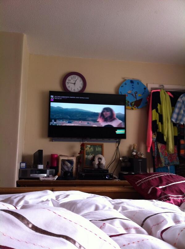 AllTooWonder's tweet image. Taylor is in woo