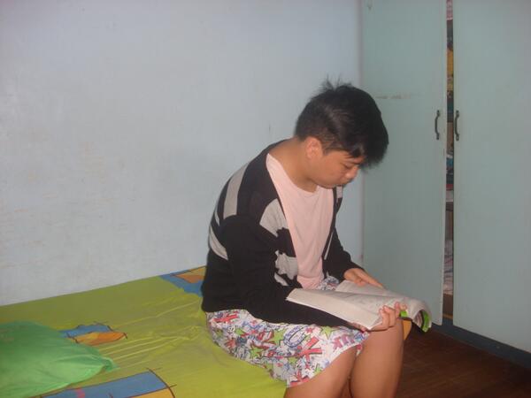 so_called_ray's tweet image. Kunware nagbabasa! hahaha #Homework #Genpsy :)))