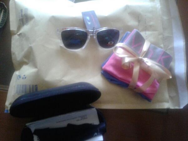 Escaparate_MyC's tweet photo. Foto de nuestro primer envio: Gafas de sol Okley + Ropa interior CK #LowCost http://t.co/CLLHgKkoJz