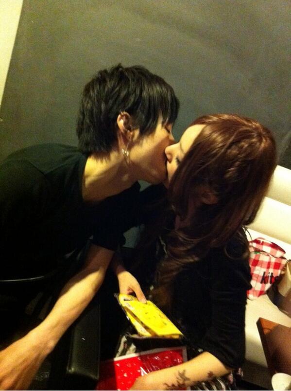 飴猫 V Twitter 男性ですよー Rt Misaki Ameneco Nico どれすとさんって 女ですか 男ですか どっちですか