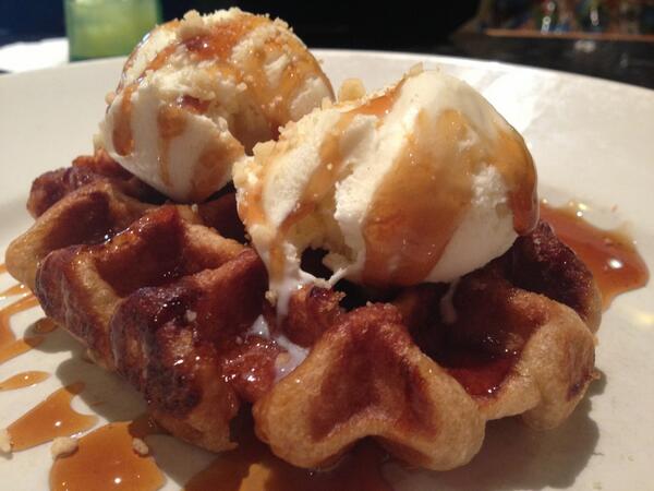 callumsfood's tweet photo. Cinnamon Waffle Crunch @frankienbennys http://t.co/53EmLuI2Cm