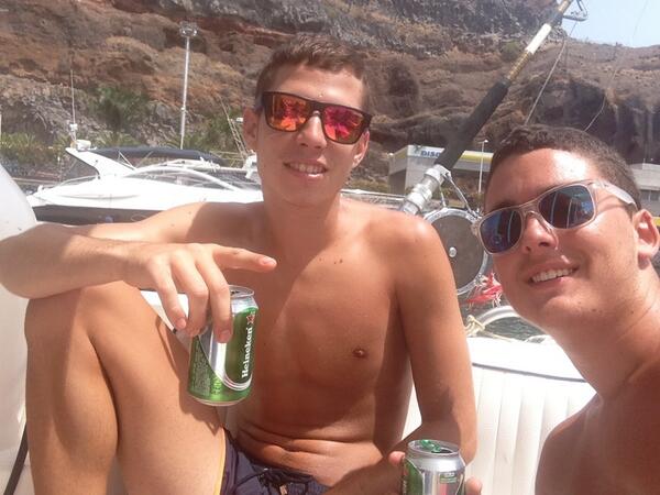enriquepadilla5's tweet photo. A valle gran rey con @SantiAlava http://t.co/L8mtxGc9rs