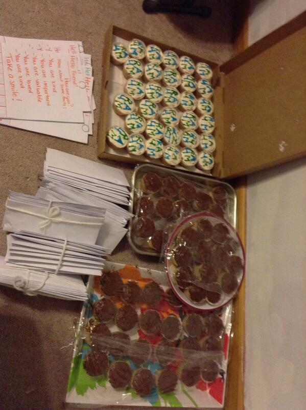 mackysmoke's tweet image. Cupcakes, inspirational posters, and love letters all ready to go!   #RandomActapocalypse #randomacts4misha