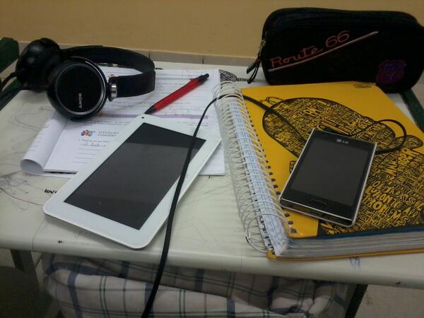 Duhredivo's tweet photo. #partiu Aula de fisicaaa http://t.co/9I7Q4yGyEf