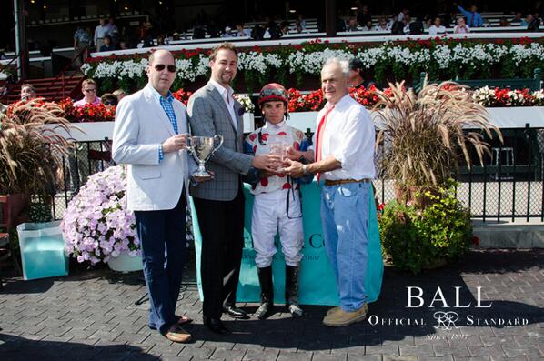<a href="/BALLWatchUSA/">BallWatchUSA</a> &amp; <a href="/NEFJewelry/">Northeastern Fine Jewelry</a> present trophy to Joel Rosario @RosarioFans_ winner of #UnionAvenueStakes 2013 <a href="/NYRAnews/">NYRAnews</a>