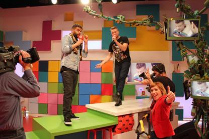 CoderDojoBe's tweet image. Nieuwsgierig naar #CoderDojoBelgium? Coderkids Lune & Vincent tonen trucjes op @Ketnet aan @VeroniqueLeysen om 17u55